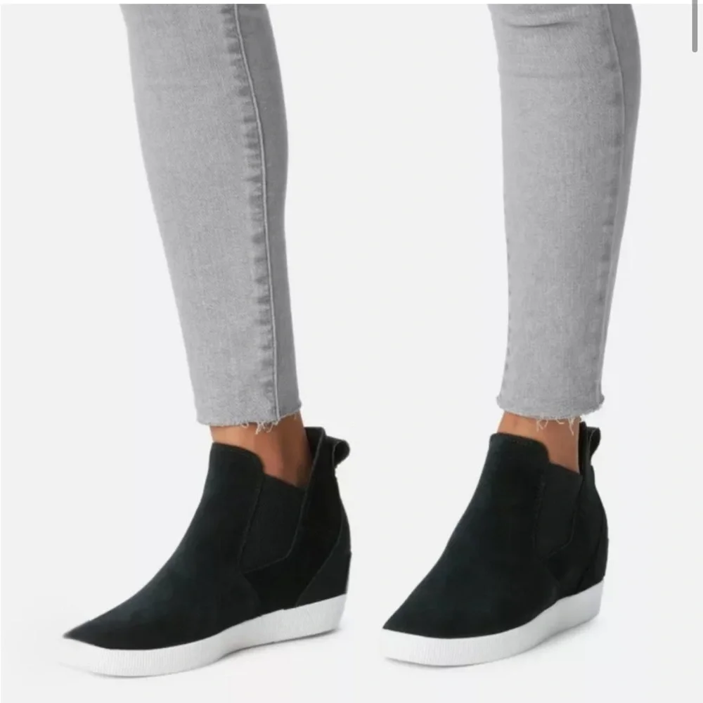 Sorel Out N About Black Suede Slip-On Wedge Shoe II Women's Size 7.5